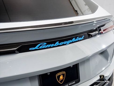 Used 2024 Lamborghini Urus Performante AWD/4WD image 18