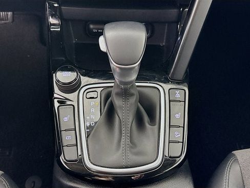 Certified 2025 Kia Seltos S image 17