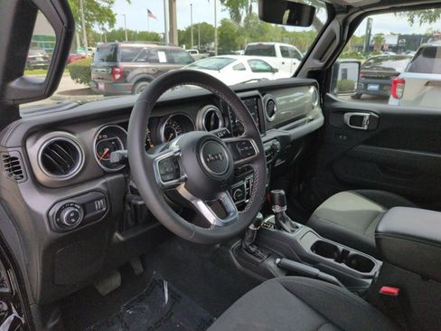 Used 2023 Jeep Gladiator Overland AWD/4WD image 10