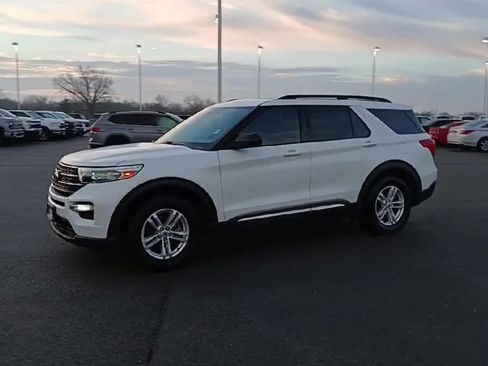 Used 2020 Ford Explorer XLT w/ Equipment Group 202A image 4