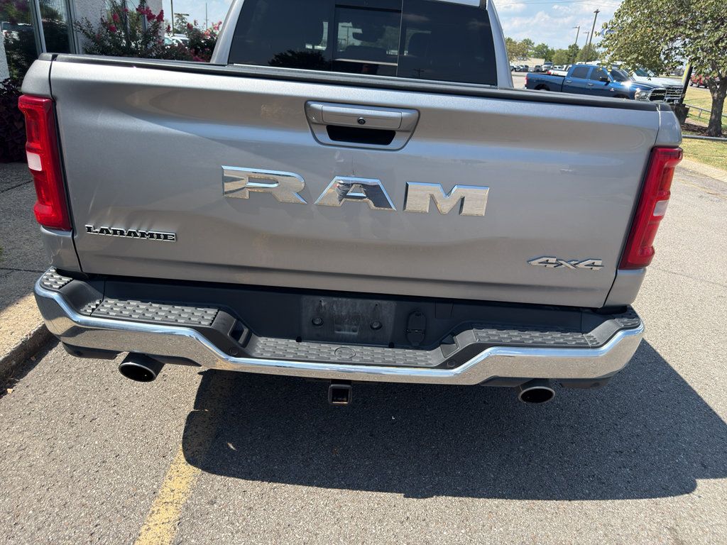Used 2025 RAM 1500 Laramie AWD/4WD image 4