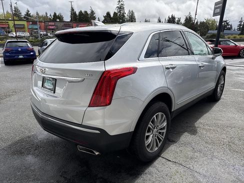 Used 2017 Cadillac XT5 Luxury w/ Driver Awareness Package image 9