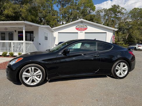 Used 2010 Hyundai Genesis 2.0T image 1