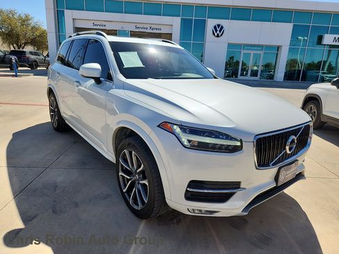 Used 2019 Volvo XC90 T6 Momentum image 1