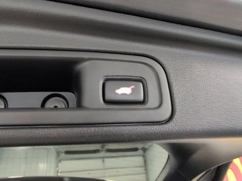 Used 2017 Honda Pilot Touring image 40