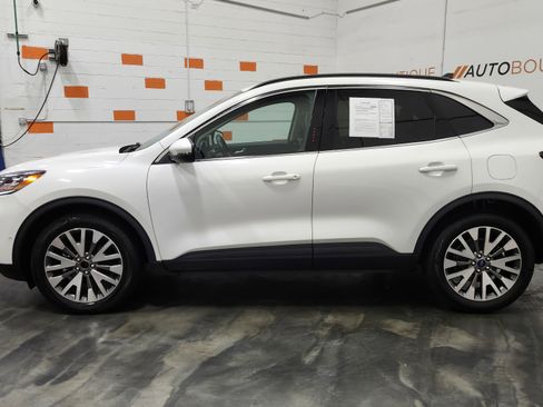 Used 2020 Ford Escape Titanium image 14