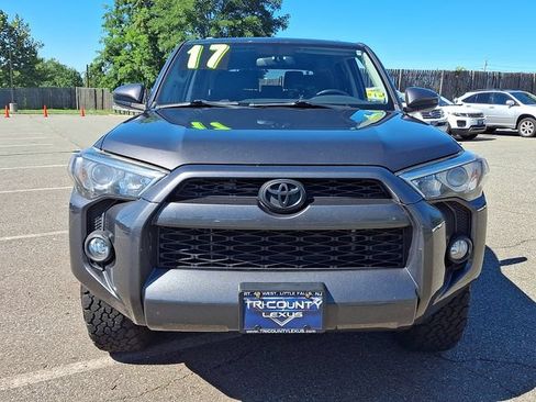 Used 2017 Toyota 4Runner SR5 AWD/4WD image 2