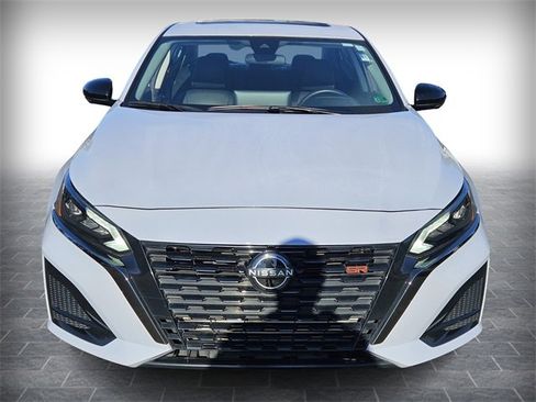 Used 2024 Nissan Altima 2.0 SR image 2