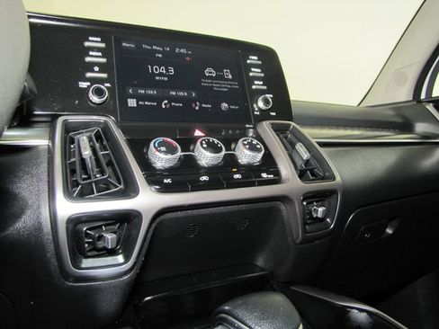 Used 2023 Kia Sorento LX FWD image 7