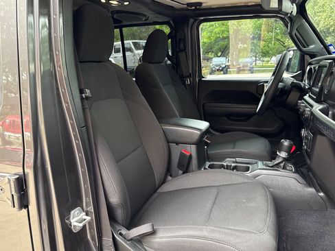 Used 2023 Jeep Wrangler Unlimited AWD/4WD image 36
