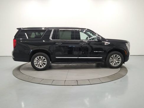 Used 2025 GMC Yukon XL Denali AWD/4WD image 9