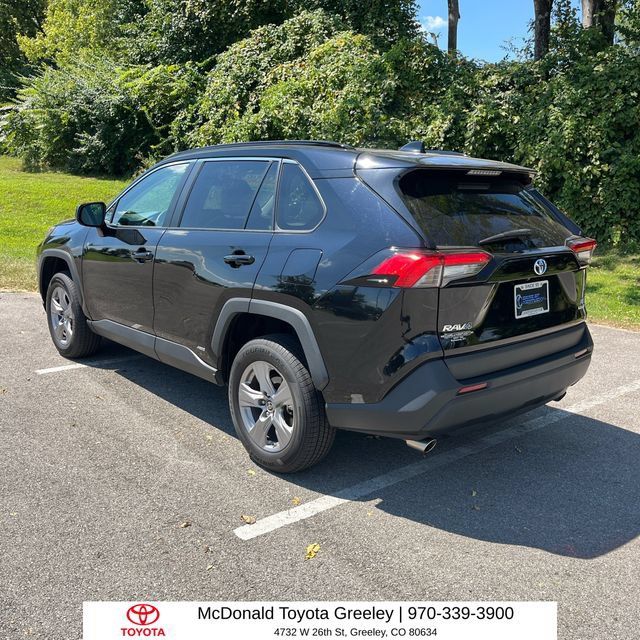 Used 2023 Toyota RAV4 LE AWD/4WD image 2