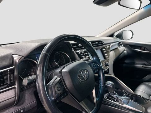 Used 2018 Toyota Camry SE FWD image 11