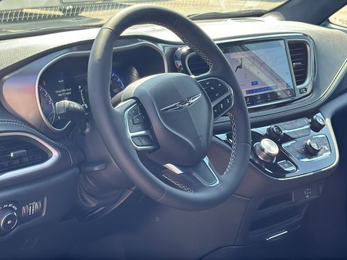 New 2026 Chrysler Pacifica Select image 10