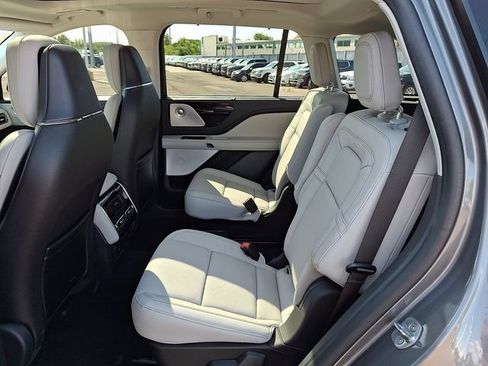 Used 2025 Lincoln Aviator Reserve w/ Luxury Package AWD/4WD image 10