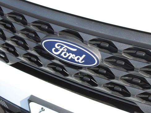 New 2025 Ford Maverick XL FWD image 9