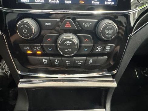Used 2022 Jeep Grand Cherokee Limited AWD/4WD image 42