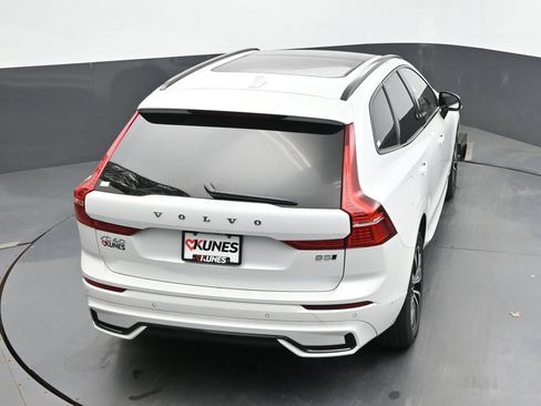 Used 2025 Volvo XC60 B5 Plus AWD/4WD image 36