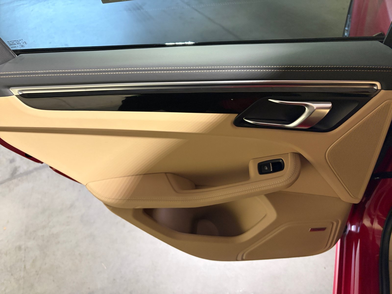 Certified 2023 Porsche Macan S AWD/4WD image 32