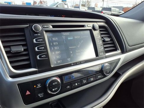Used 2019 Toyota Highlander XLE image 9