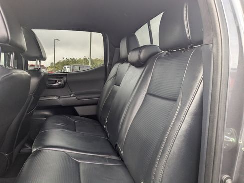 Used 2018 Toyota Tacoma TRD Sport image 26