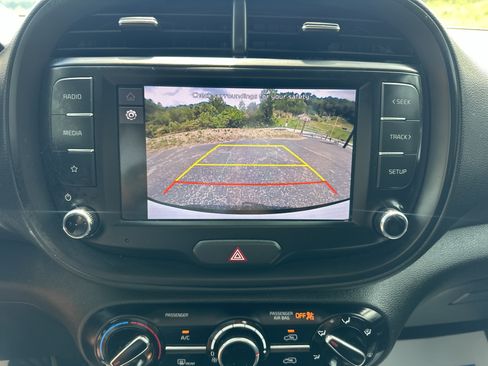 Used 2024 Kia Soul LX FWD image 16
