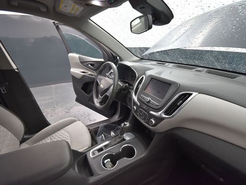 Used 2020 Chevrolet Equinox LS w/ LS Convenience Package image 18
