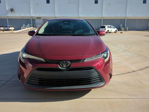 Used 2023 Toyota Corolla LE FWD image 2