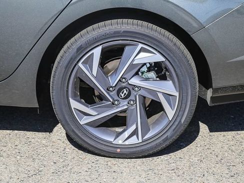 New 2026 Hyundai Elantra Limited FWD image 12