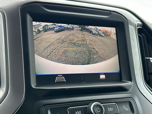 Used 2020 Chevrolet Silverado 1500 Custom w/ Custom Value Package image 18