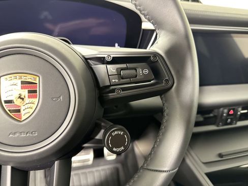 New 2026 Porsche Macan 4 Electric image 40