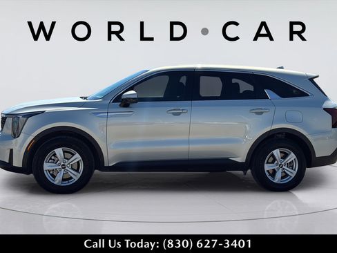 Certified 2026 Kia Sorento LX FWD image 11