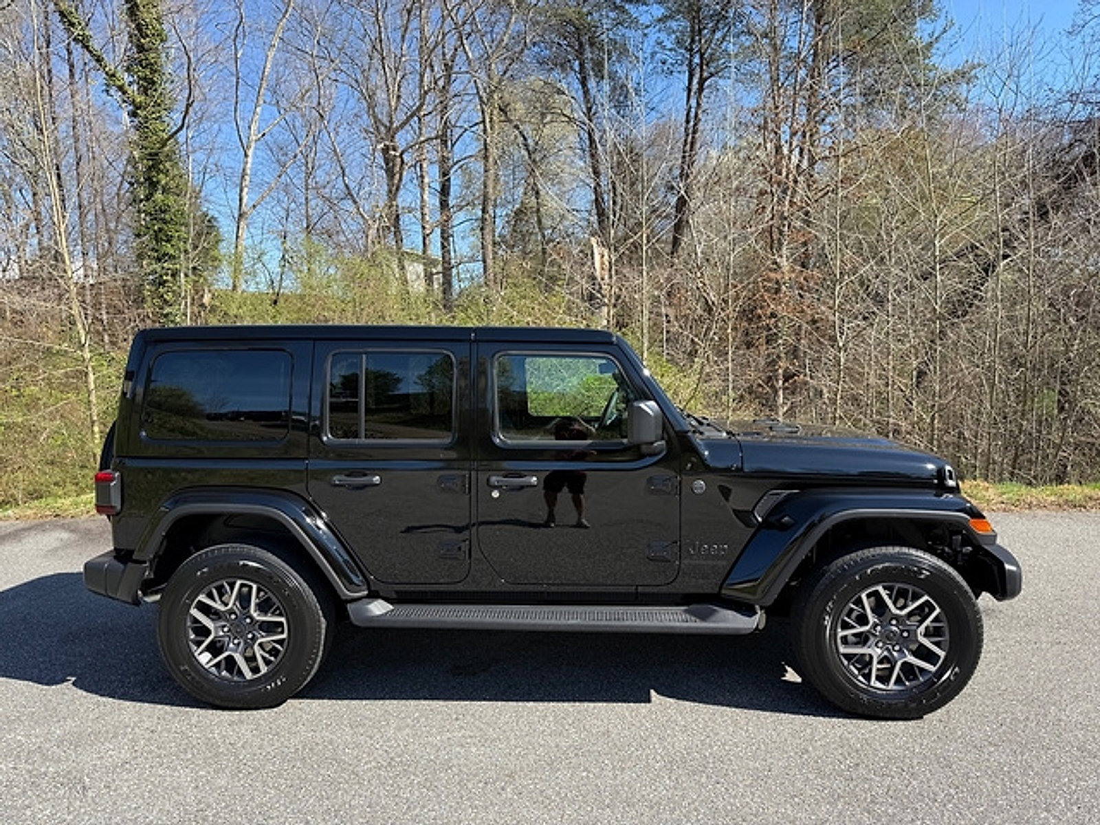 New 2026 Jeep Wrangler Unlimited Sahara AWD/4WD image 6