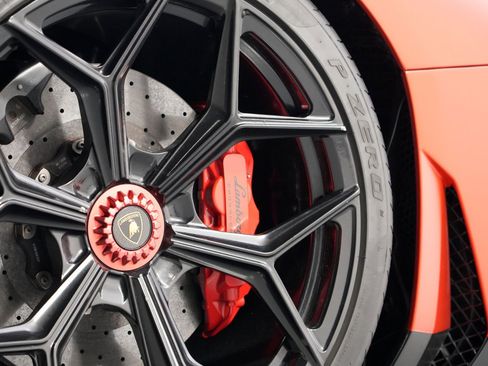 Used 2017 Lamborghini Aventador S image 90