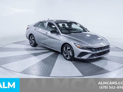 Used 2025 Hyundai Elantra Sport image 14