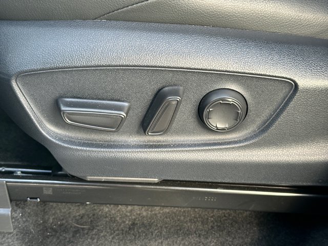 Used 2024 Toyota Tacoma Limited AWD/4WD image 18
