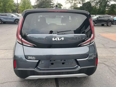 Used 2025 Kia Soul LX FWD image 4