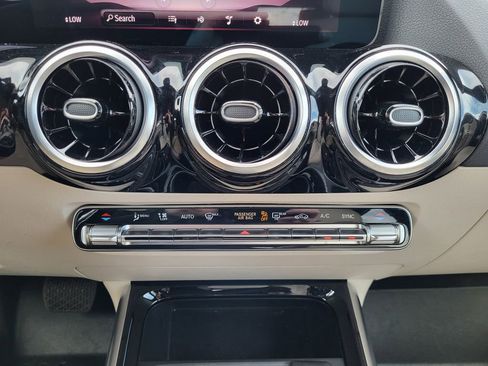 Used 2025 Mercedes-Benz GLA 250 4MATIC image 20