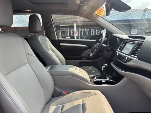 Used 2018 Toyota Highlander XLE FWD image 22