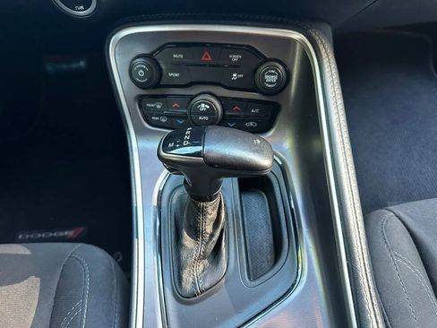 Used 2019 Dodge Challenger SXT image 29