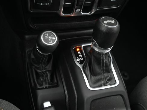 Used 2025 Jeep Wrangler Sahara w/ Safety Group image 20