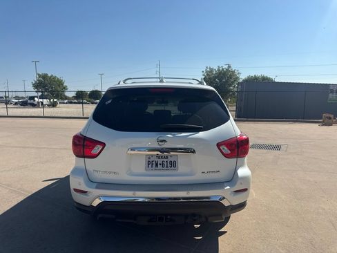 Used 2020 Nissan Pathfinder Platinum FWD image 4