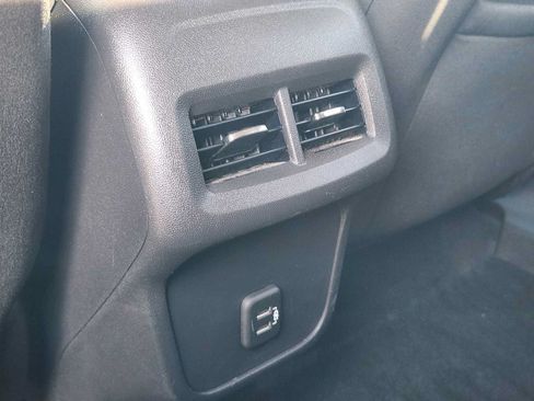 Used 2021 Chevrolet Equinox LT FWD image 28