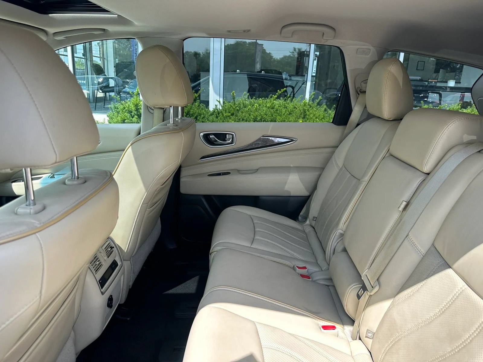 Used 2015 INFINITI QX60 Luxe w/ Premium Package AWD/4WD image 12