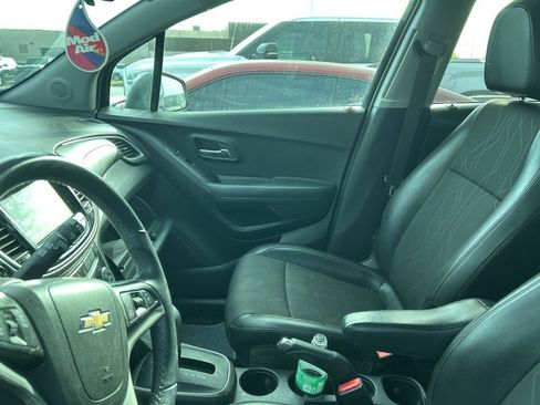 Used 2018 Chevrolet Trax LT w/ LT Convenience Package image 9