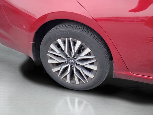 Used 2024 Nissan Altima 2.5 SV image 15