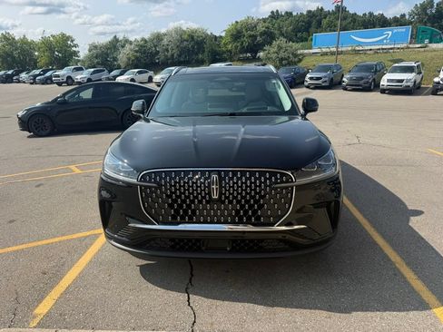 Used 2025 Lincoln Aviator Reserve w/ Equipment Group 201A AWD/4WD image 2