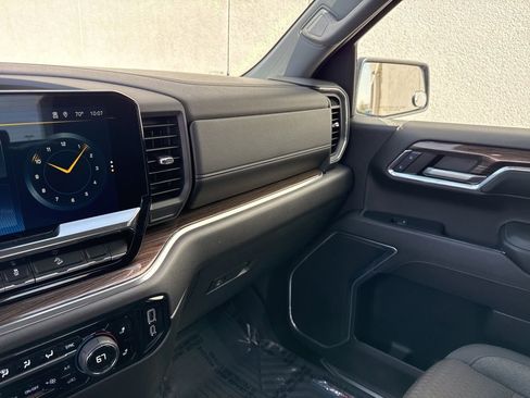 Used 2024 Chevrolet Silverado 1500 LT AWD/4WD image 22