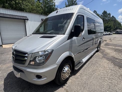 Used 2015 Mercedes-Benz Sprinter 3500 image 3