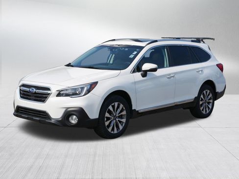 Used 2018 Subaru Outback 2.5i Touring AWD/4WD image 3